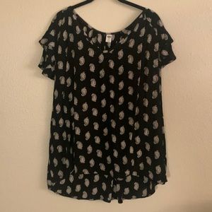 XL Old Navy Short Sleeved black and cream blouse